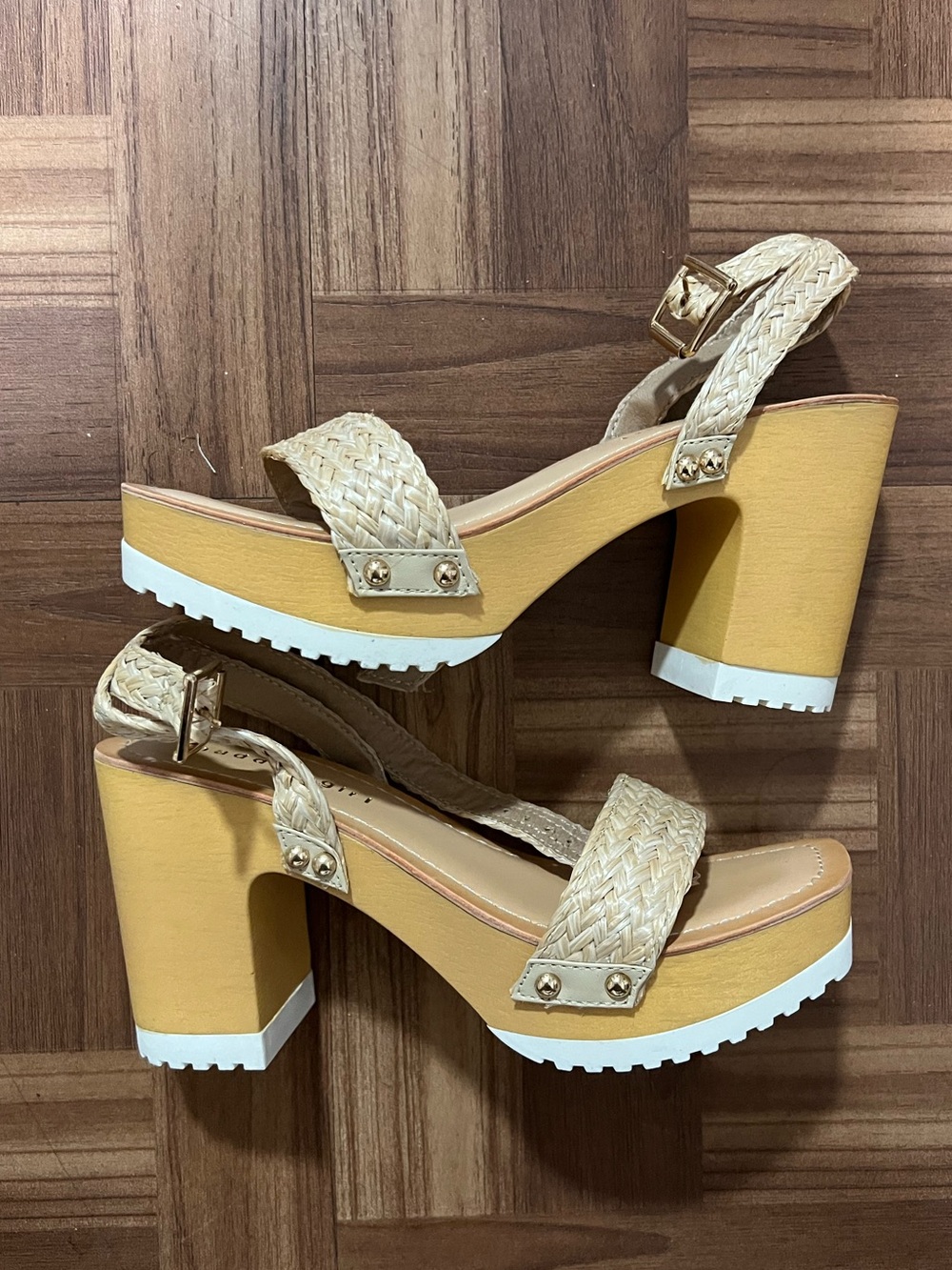 NWOT Madden girl Platform Sandals Natural Raffia